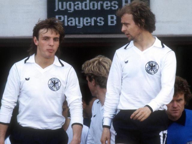 24862270-1978-kam-es-waehrend-der-weltmeisterschaft-zur-beruehmten-schmach-von-cordoba-gegen-oesterreich-3DlnDPLFONBG.jpg