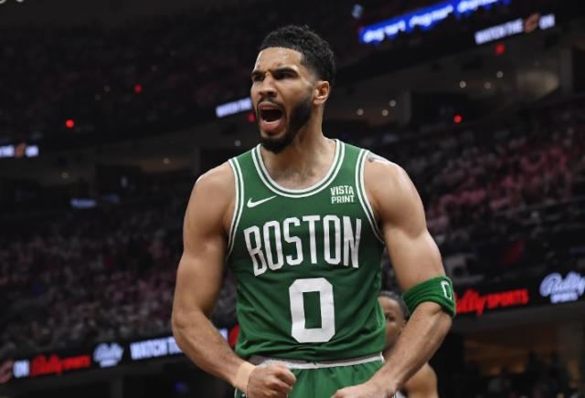 九游娱乐-进攻内外结合防守强度拉满 绿军完美演绎冲冠公式