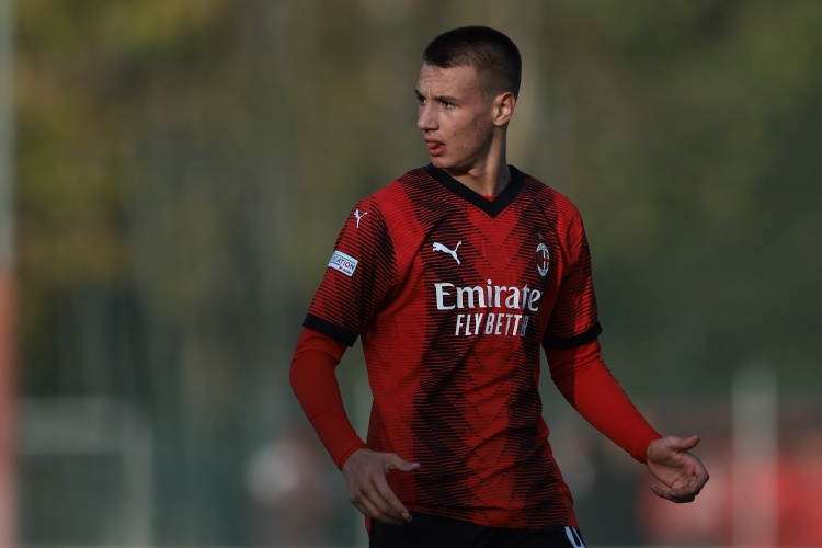 九游体育官网-记者：米兰正和莱切评估卡马达回归一事，球员肩伤较为严重